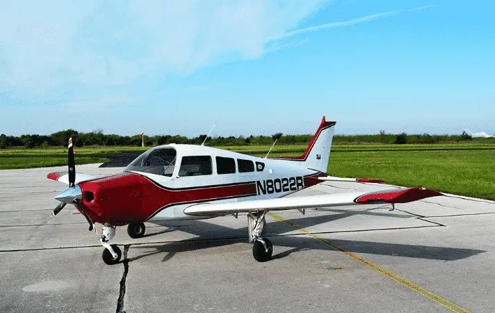 beechcraft 24r red plane