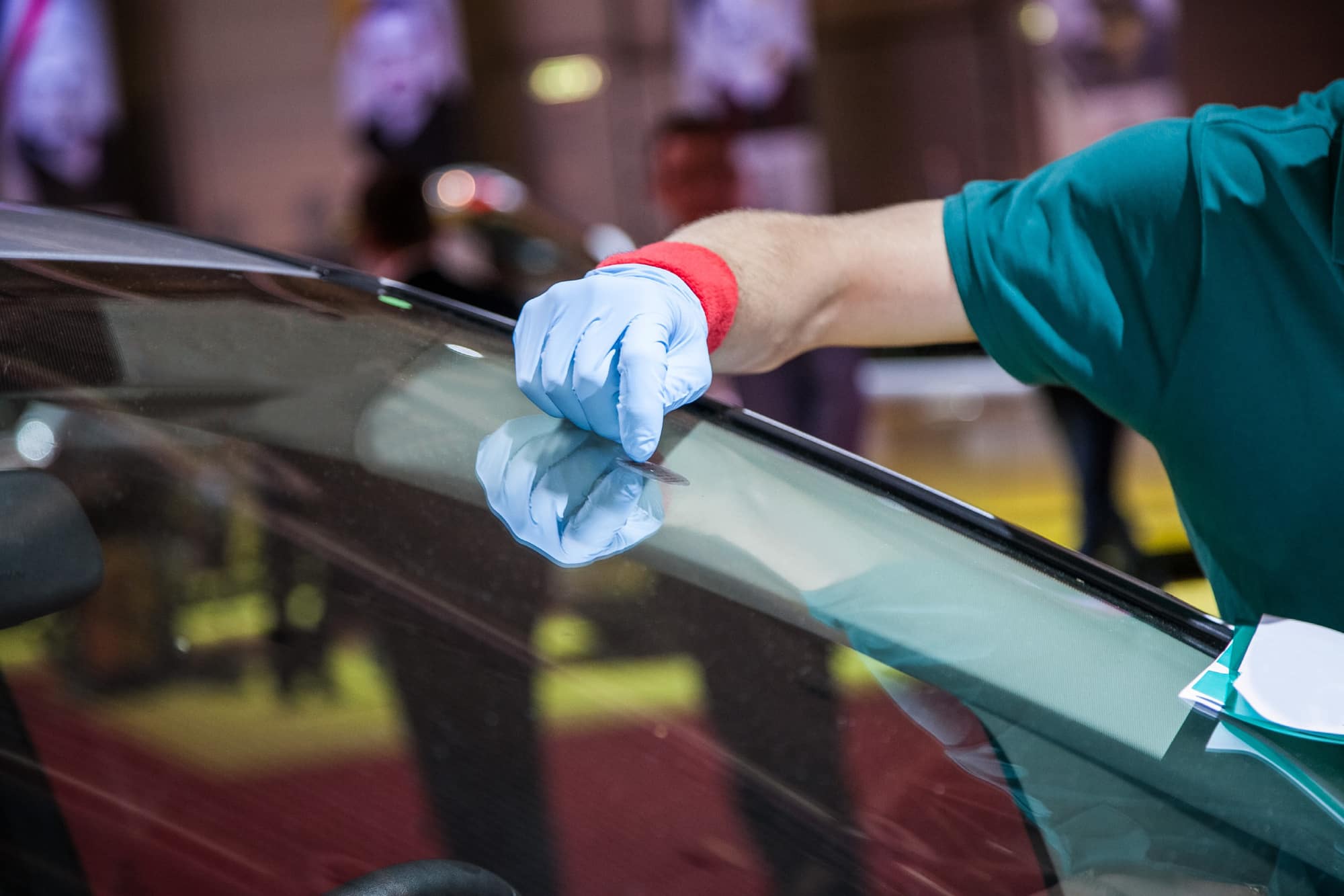 how to remove scratches from a windshield