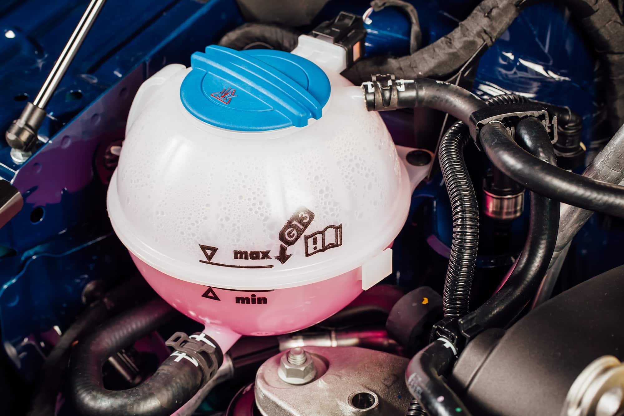 how does coolant reservoir work