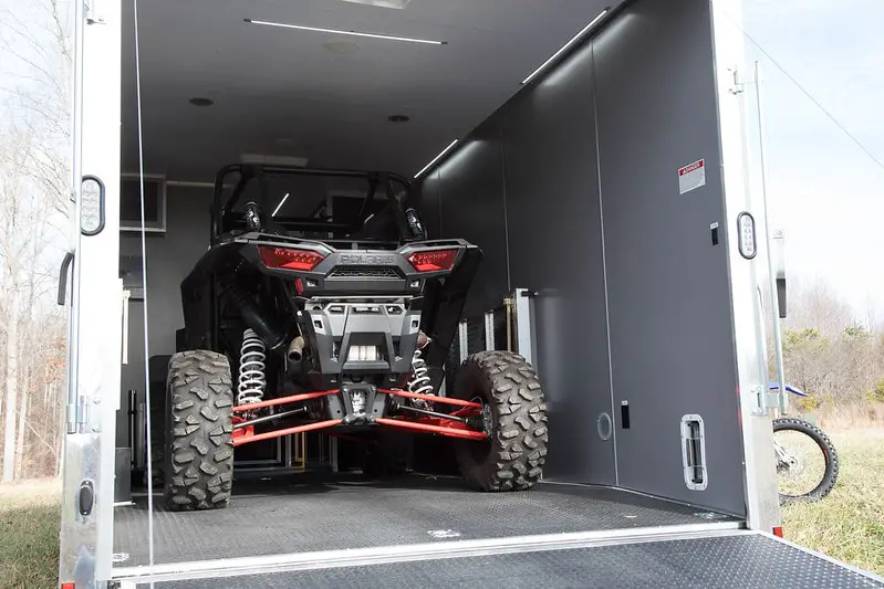 Garage de toy hauler en utilisation