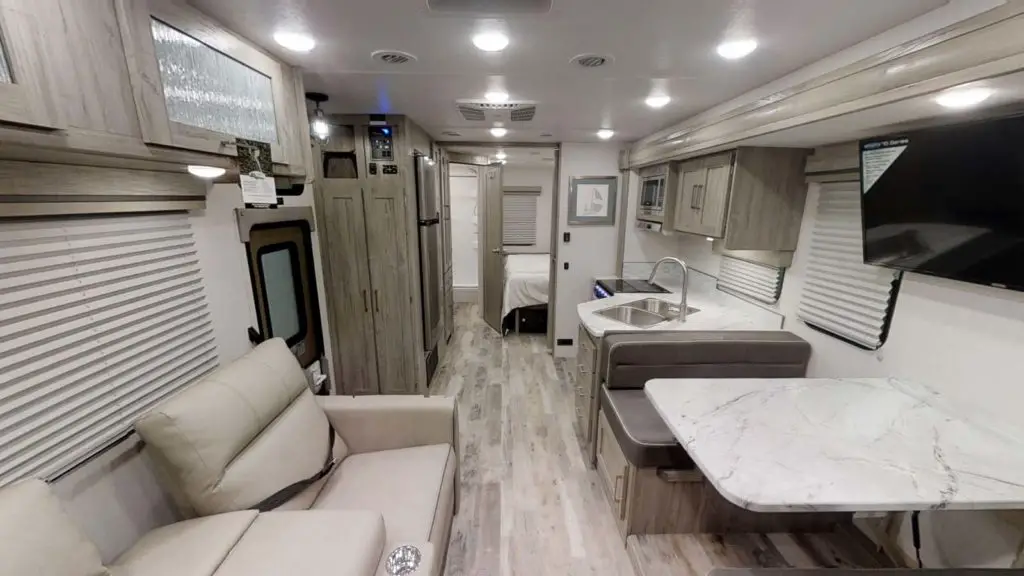 Coachmen Pursuit 27DS Interior