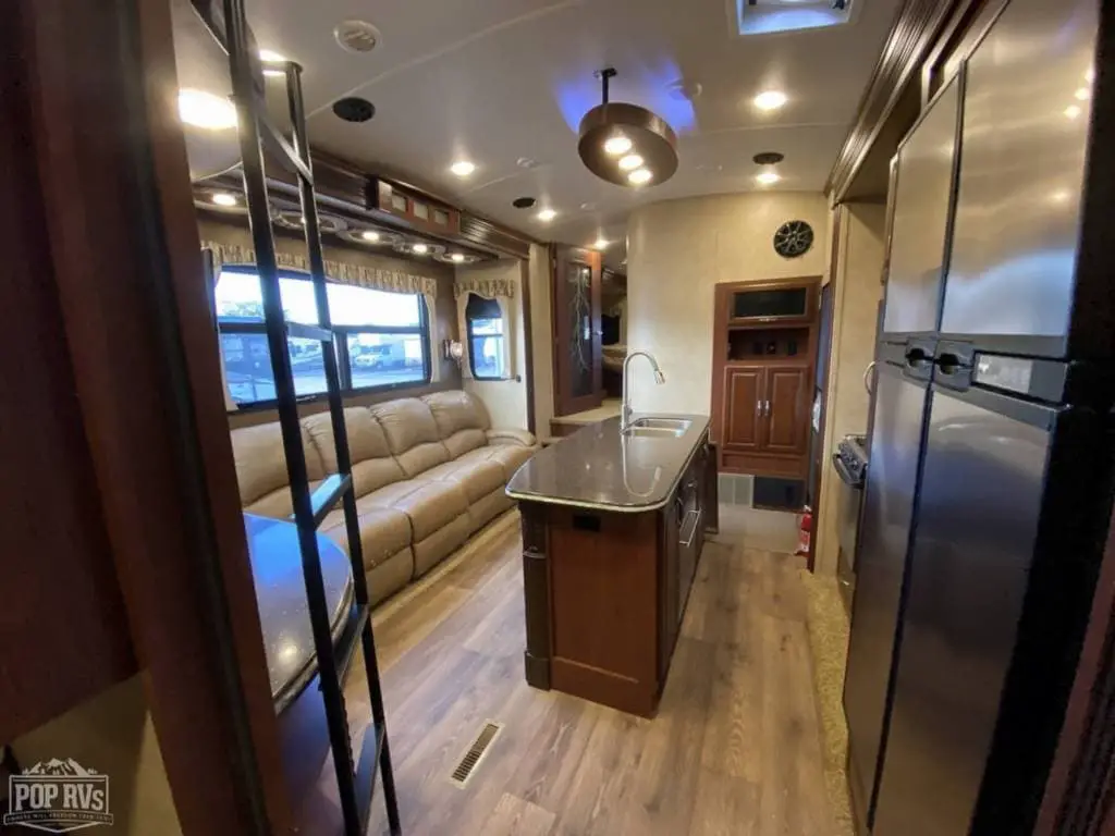 Evergreen RV Tesla T3950 Interieur