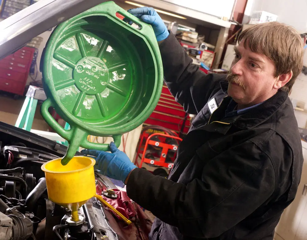 mechanic filling radiator